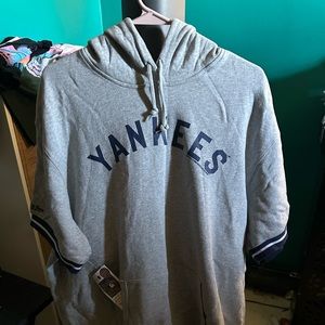 Short sleeve Yankees sweater